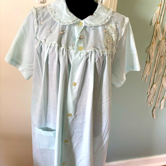 Vintage 1960’s Sears Nightgown - Picture 2 of 10